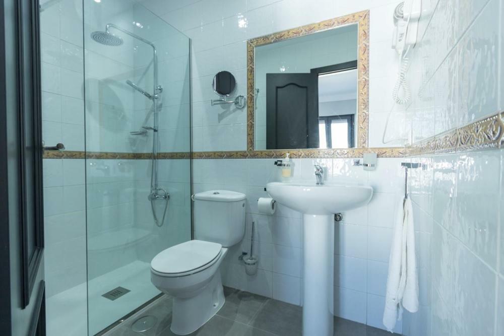 Hostal El Yunque コニル・デ・ラ・フロンテラ エクステリア 写真